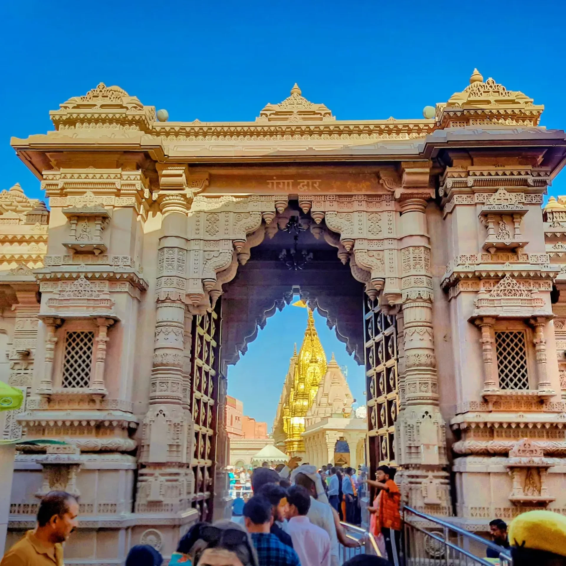 वाराणसी का प्रसाद: बनारस में पवित्र मंदिर भेंट