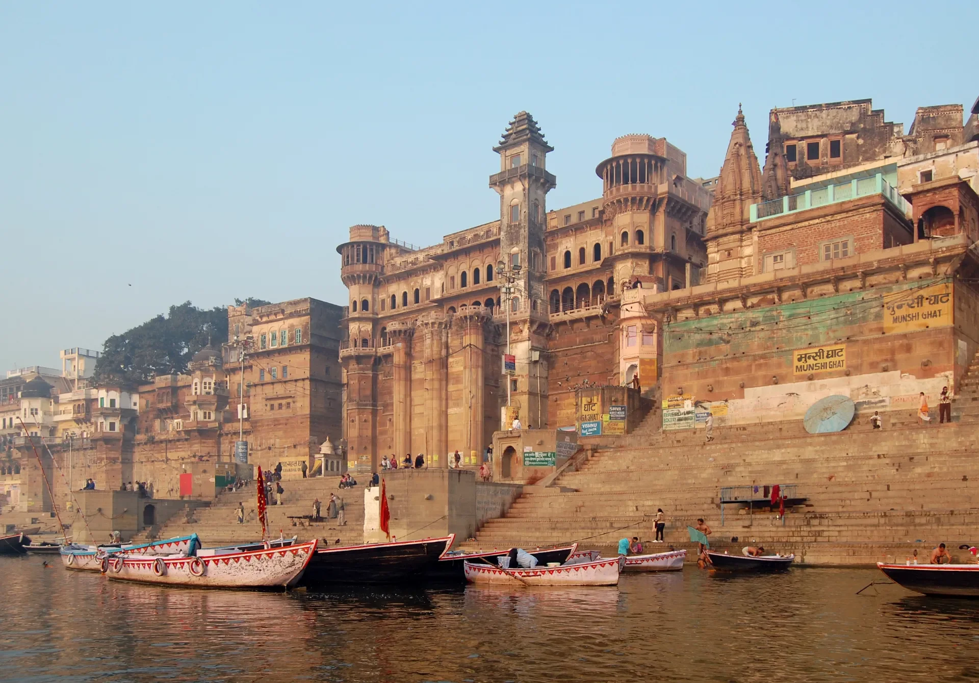 वाराणसी अकेले यात्रा: बनारस को अपने दम पर अन्वेषण करें