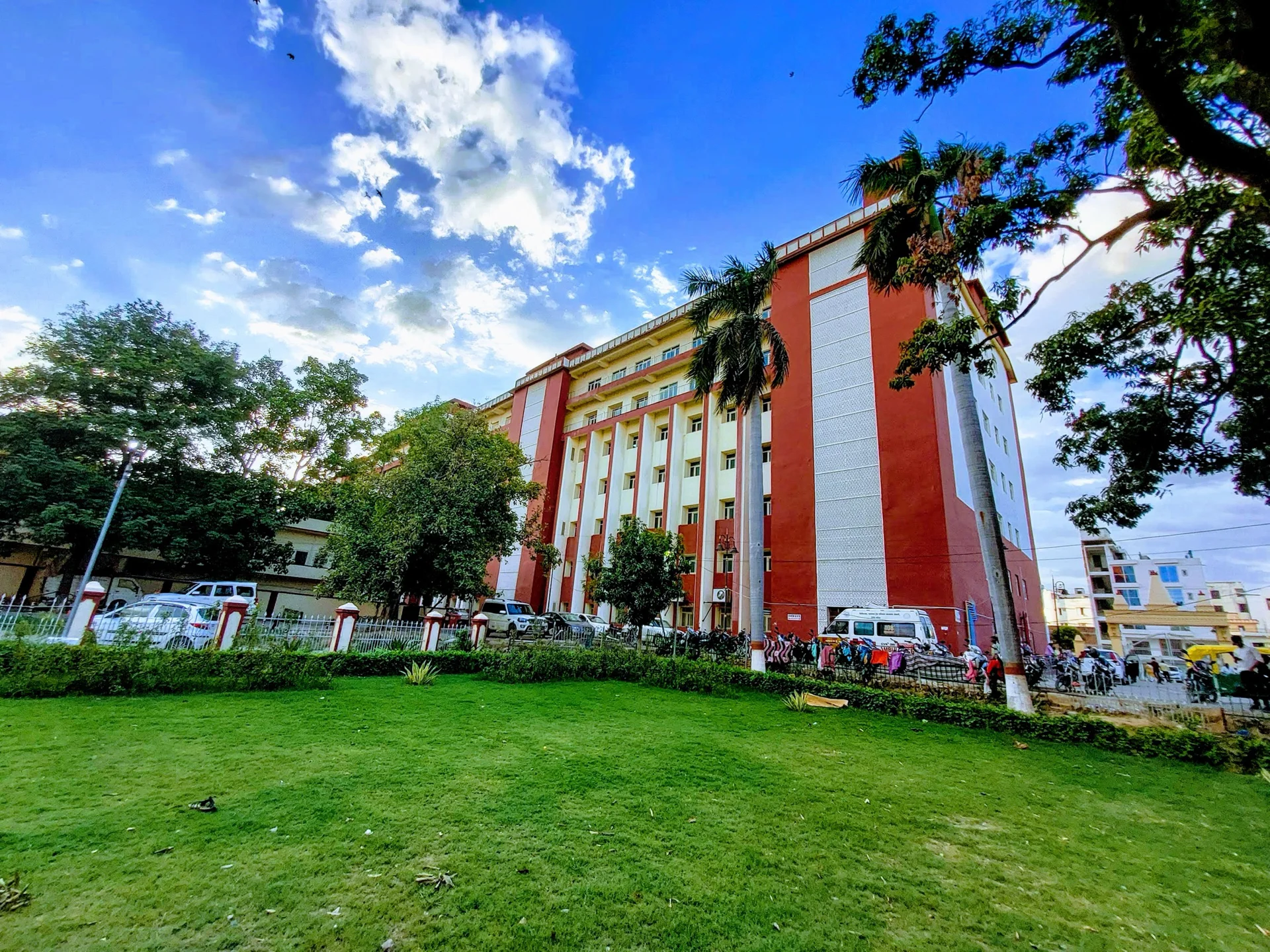 वाराणसी में बीएचयू अस्पताल सर सुंदरलाल की व्यापक गाइड