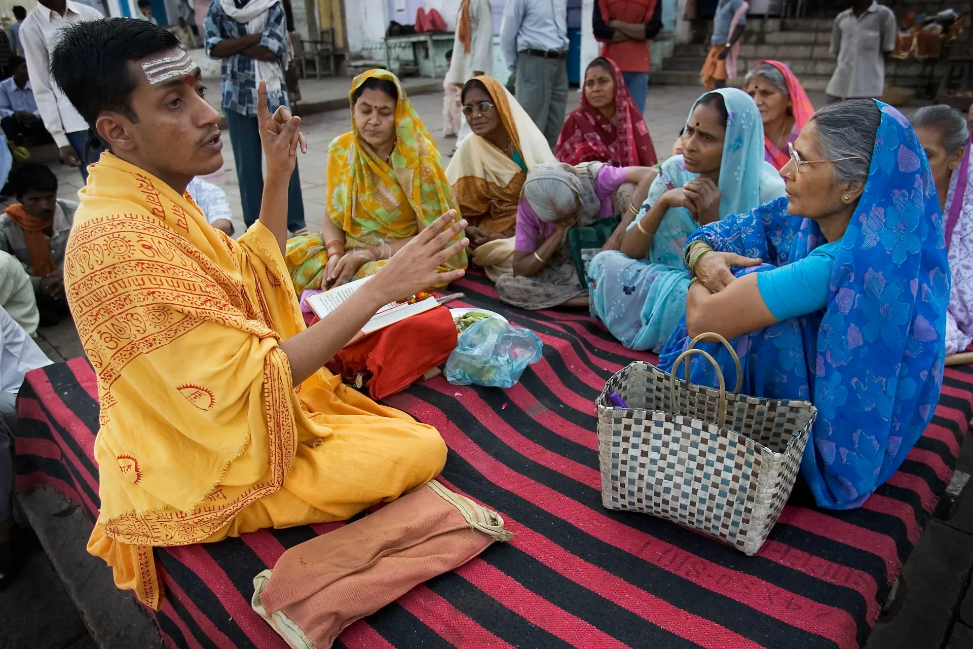 वाराणसी में योग शिक्षक प्रशिक्षण: पूर्ण गाइड