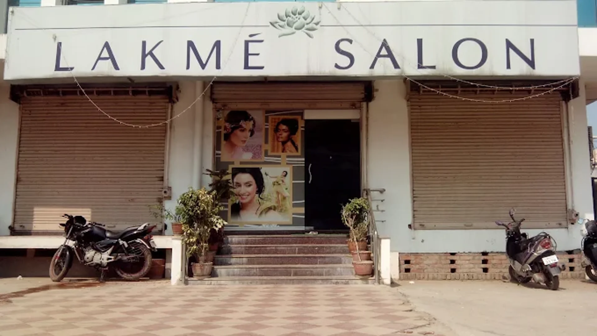 Lakme Salon in Tulsipur, Varanasi