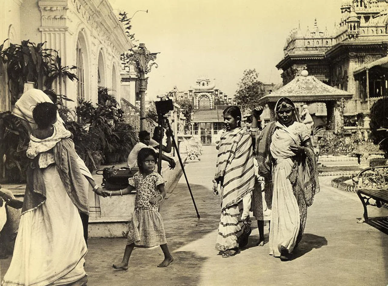 Dress Modestly at Temples — Cover Shoulders and Knees