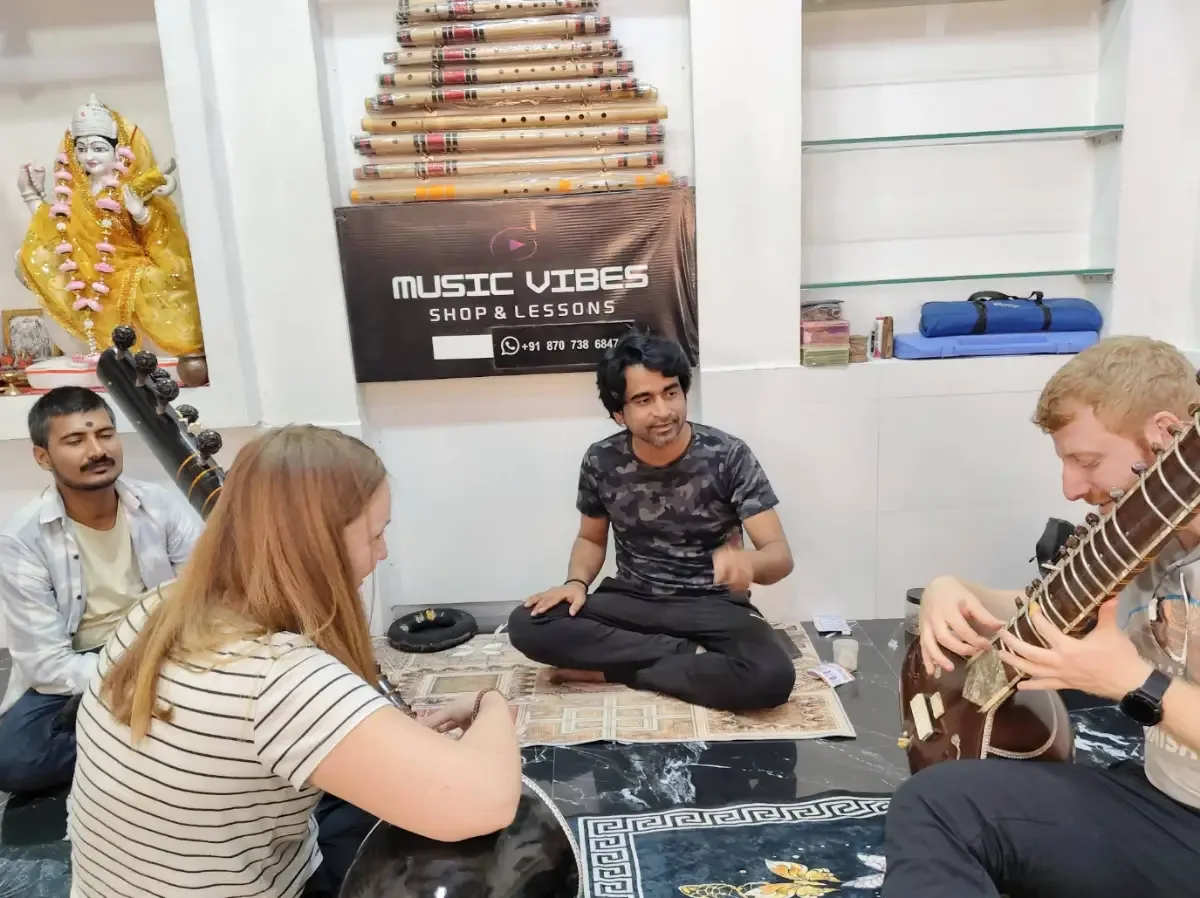 MUSIC VIBES Shop & Lessons image 5